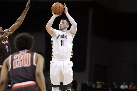 Men Dominate Second Half to Defeat Bowling Green