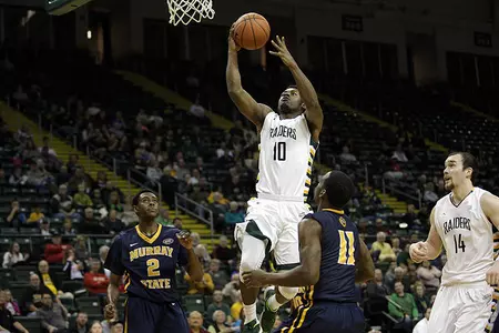 Men Pull Out 61-59 Win at Valparaiso