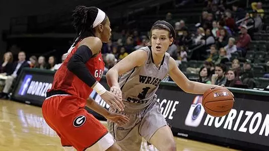 Women Defeat UIC in League Opener