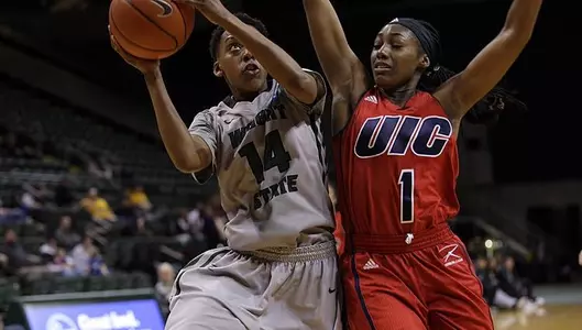 Women Dominate First Half in 74-54 Win Over UIC