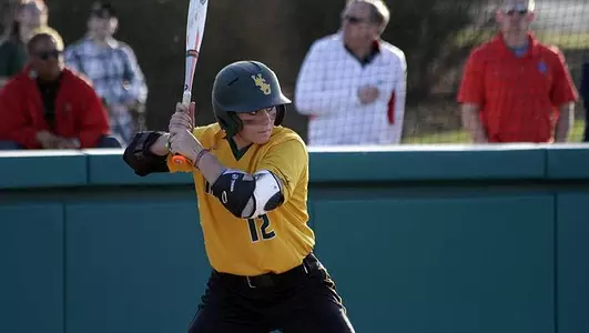 Softball Defeats Chattanooga