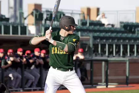 Baseball Completes Series Sweep at Elon