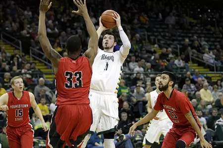 Men Drop 75-68 Decision at Detroit