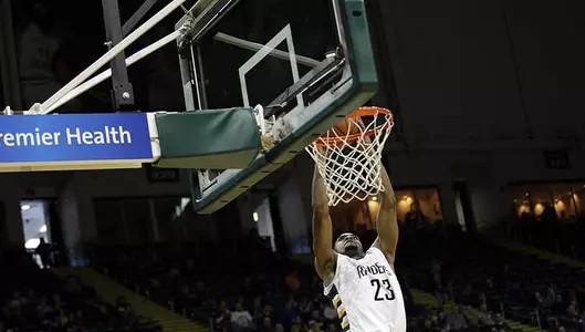 Men Defeat UIC for Donlon's 100th Win