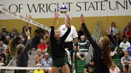 Volleyball Falls in Four to Oakland
