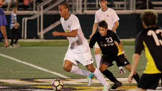 Men's Soccer Advances to Finals on Penalty Kicks