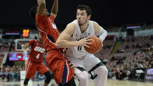 Defense Leads Men to 74-43 First Round Win Over UIC