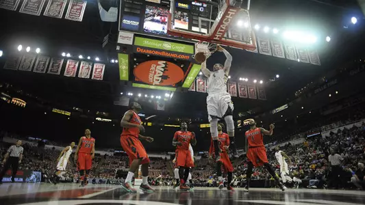 Men Roll Past Detroit in HL Second Round