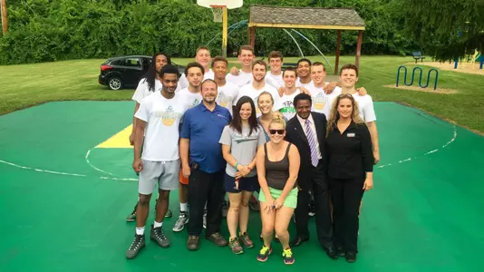 Men's Basketball Helps Restore Grangeview Park