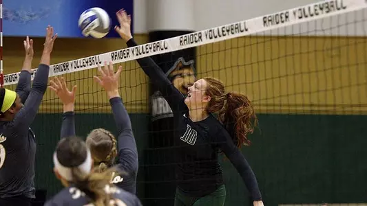 Volleyball Sweeps Eastern Michigan