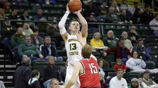 Men Fall at League-Leading Green Bay