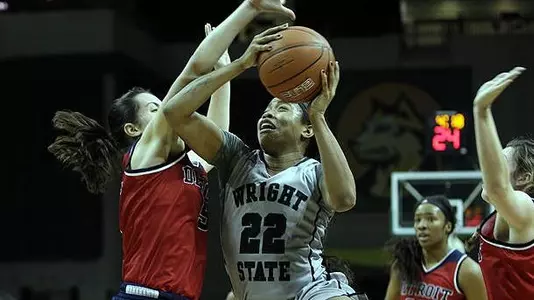 Welch's 33 Leads Women to Seventh Straight Win