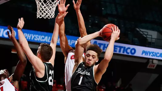 Men Rally for 88-86 Win at UIC