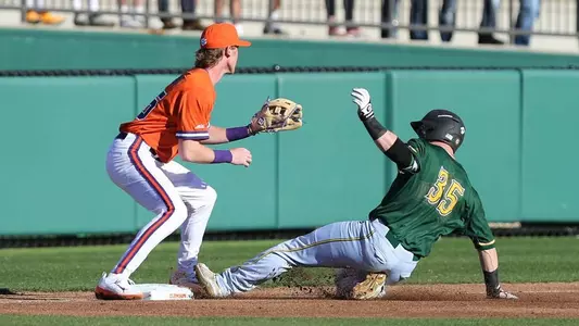 Baseball Opens Season With 6-4 Win at #10 Clemson