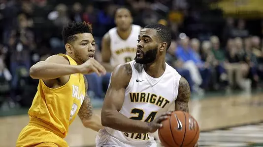 Men Fall to Valparaiso