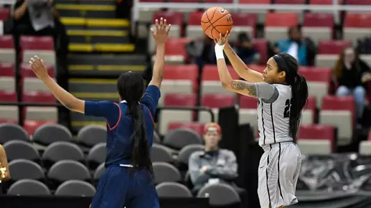 Women Roll to Quarterfinal Win Over UIC