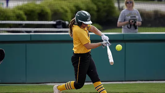 Softball Defeats Oakland in Series Opener