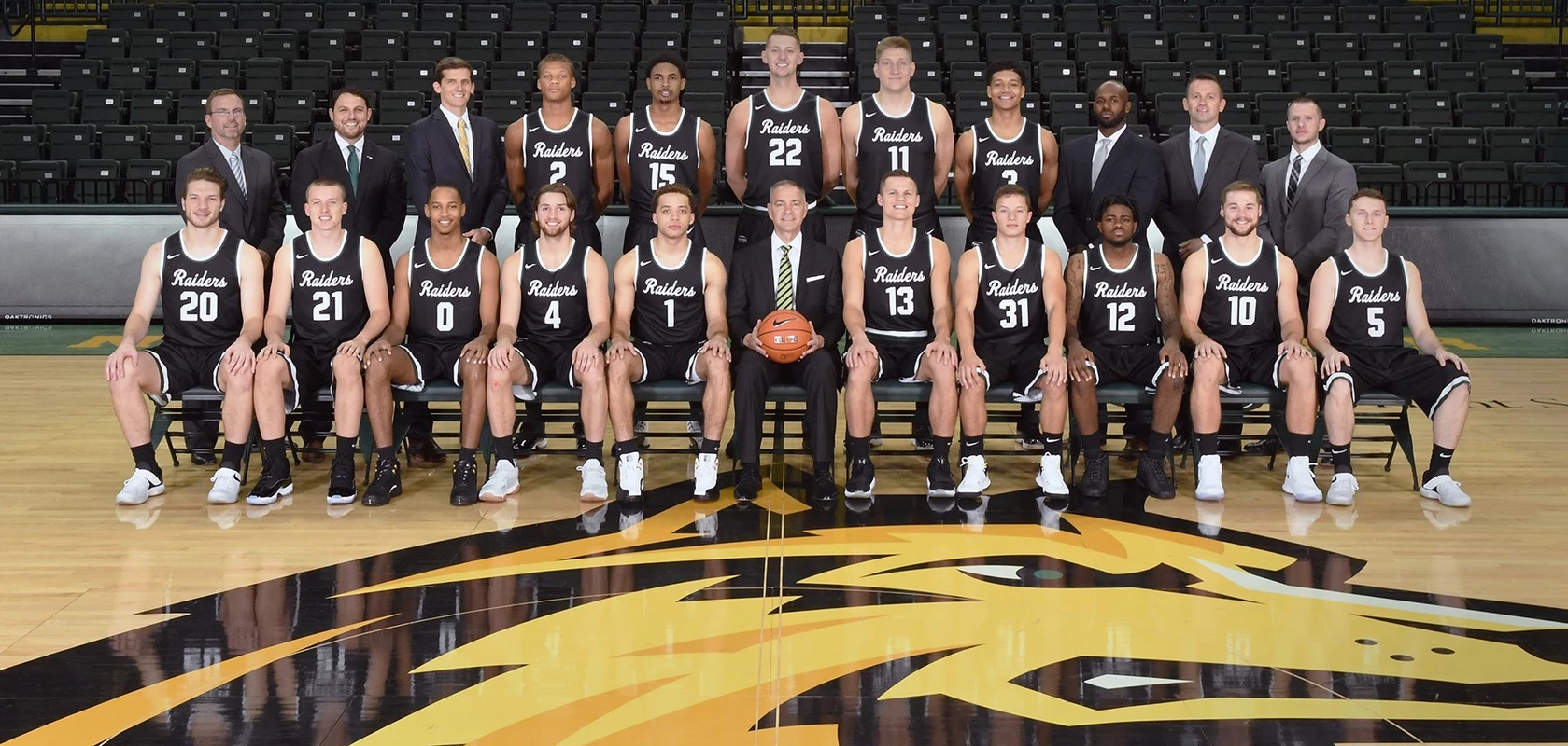 2017-18 Me's Basketball Team Picture