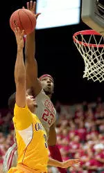 Thompson and Casto Earn Pac-10 Men's Basketball Honors