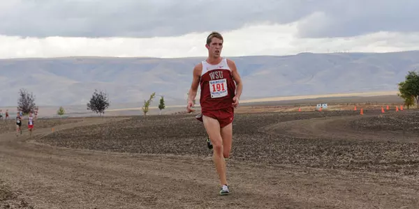 Todd Wakefield runs at the 2012 Inland Empire Classic