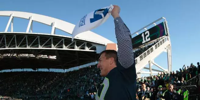 Baseball Legend John Olerud Raises Seattle Seahawks' 12 Flag
