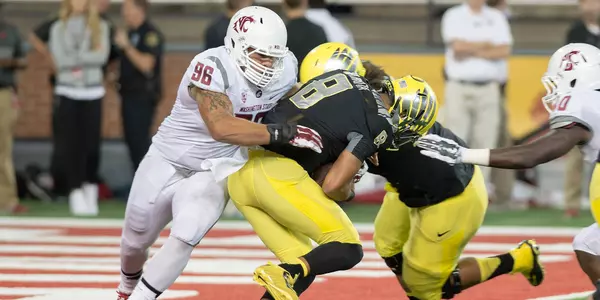 Xavier Cooper brings down Marcus Mariota