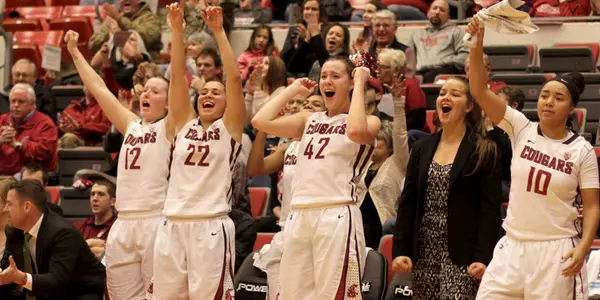 2014-15 Women's Basketball team celebration