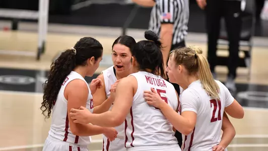 21WBBTeamHuddlevsUCLA