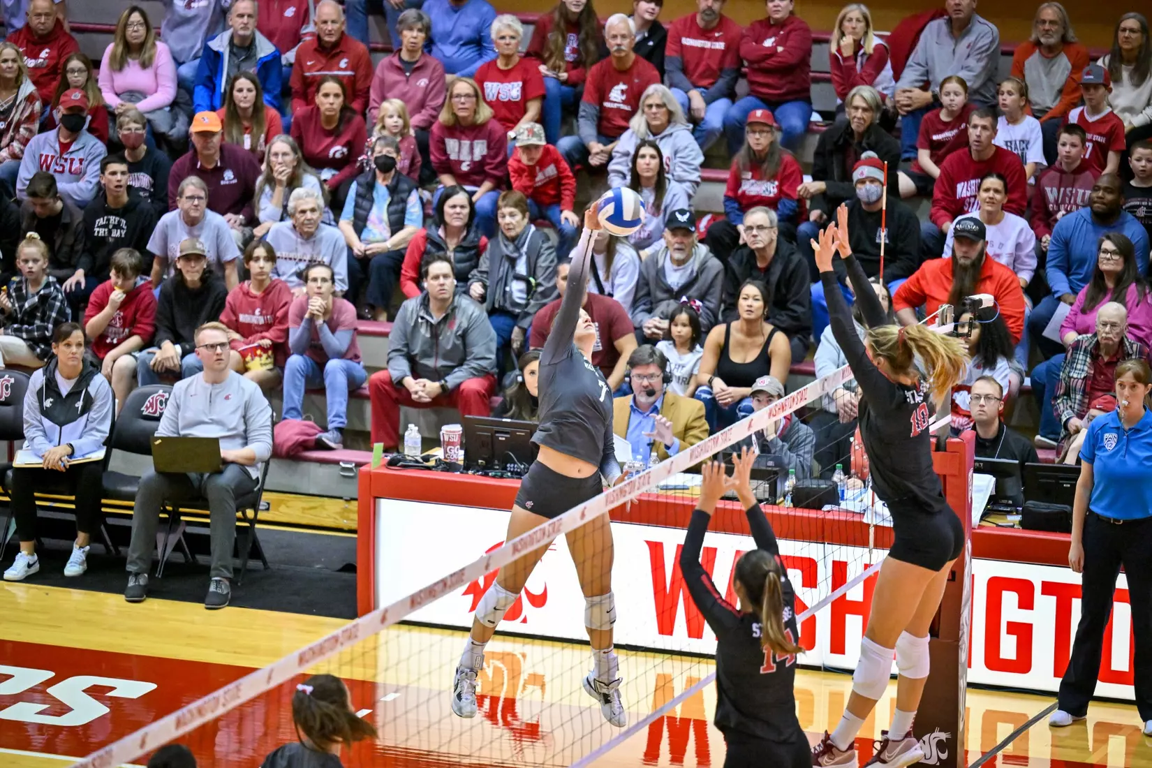 Washington State volleyball fell, 3-0, to eighth-ranked Stanford on Friday, Oct. 28, 2022, in Bohler Gym.