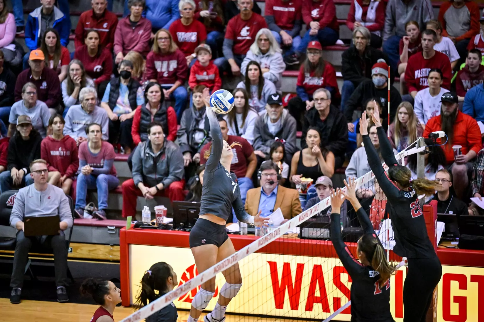 Washington State volleyball fell, 3-0, to eighth-ranked Stanford on Friday, Oct. 28, 2022, in Bohler Gym.