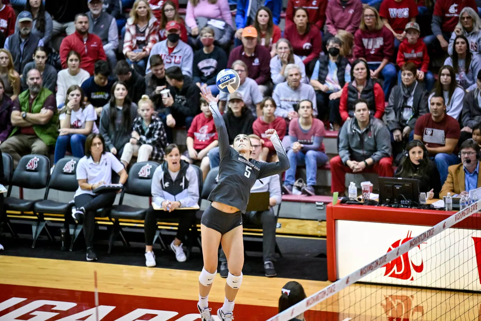 Washington State volleyball fell, 3-0, to eighth-ranked Stanford on Friday, Oct. 28, 2022, in Bohler Gym.