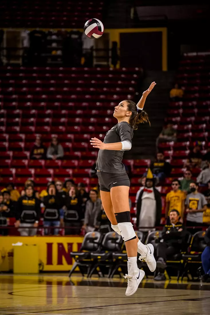 Washington State volleyball defeated Arizona State, 3-0, on Friday, Nov. 11, 2022, at Desert Financial Arena in Tempe, Ariz.