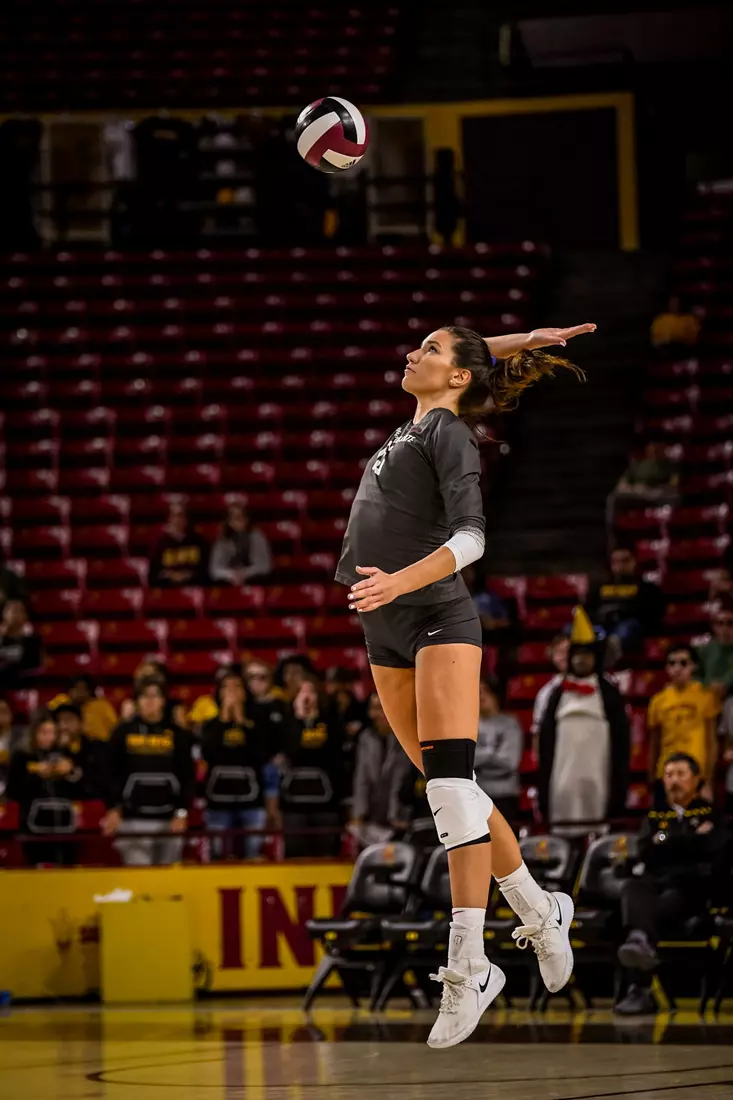 Washington State volleyball defeated Arizona State, 3-0, on Friday, Nov. 11, 2022, at Desert Financial Arena in Tempe, Ariz.