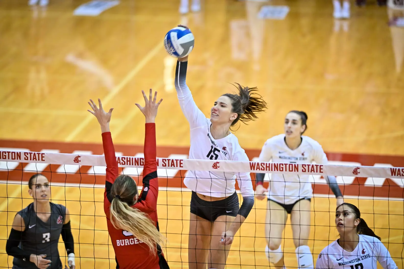 Washington State volleyball defeated Utah, 3-0 (25-20, 25-12, 25-18) on Friday, Nov. 18, 2022 in Bohler Gym.