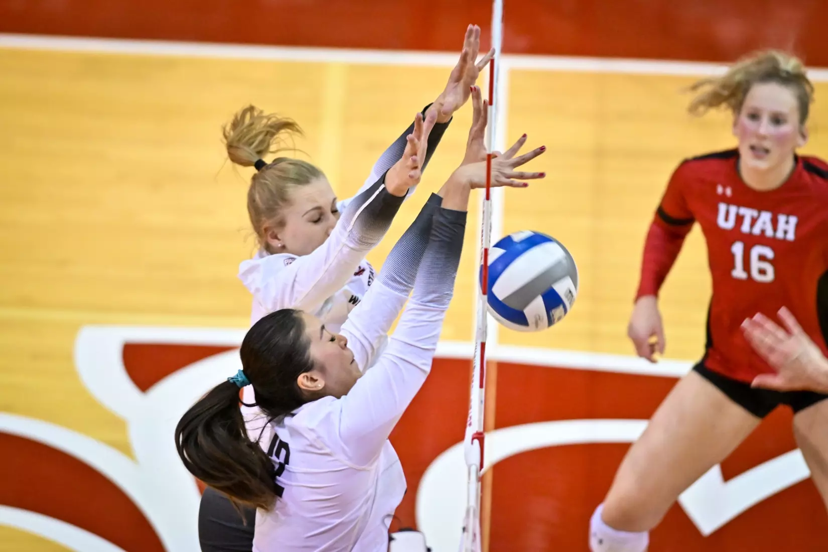 Washington State volleyball defeated Utah, 3-0 (25-20, 25-12, 25-18) on Friday, Nov. 18, 2022 in Bohler Gym.