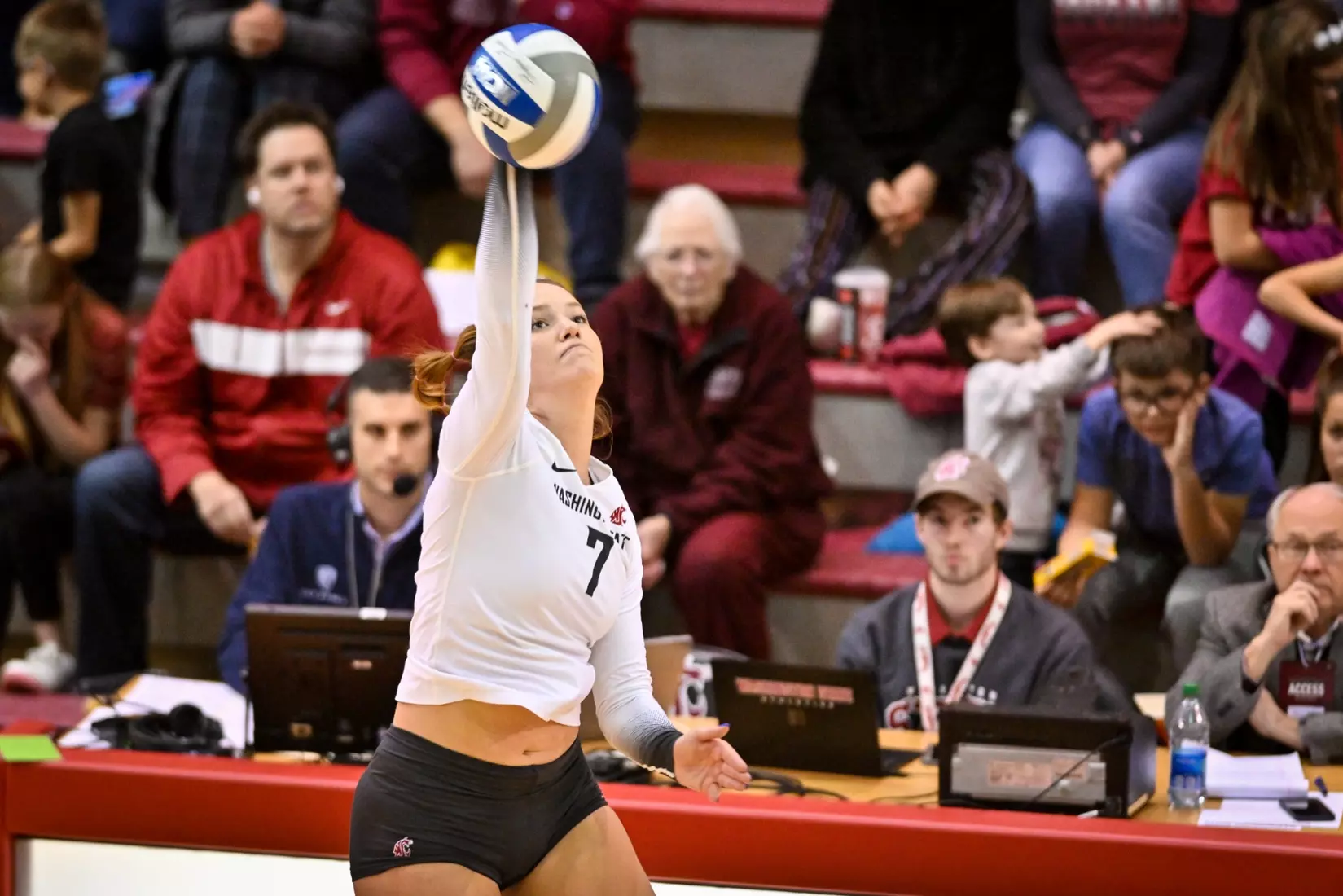 Washington State volleyball defeated Utah, 3-0 (25-20, 25-12, 25-18) on Friday, Nov. 18, 2022 in Bohler Gym.