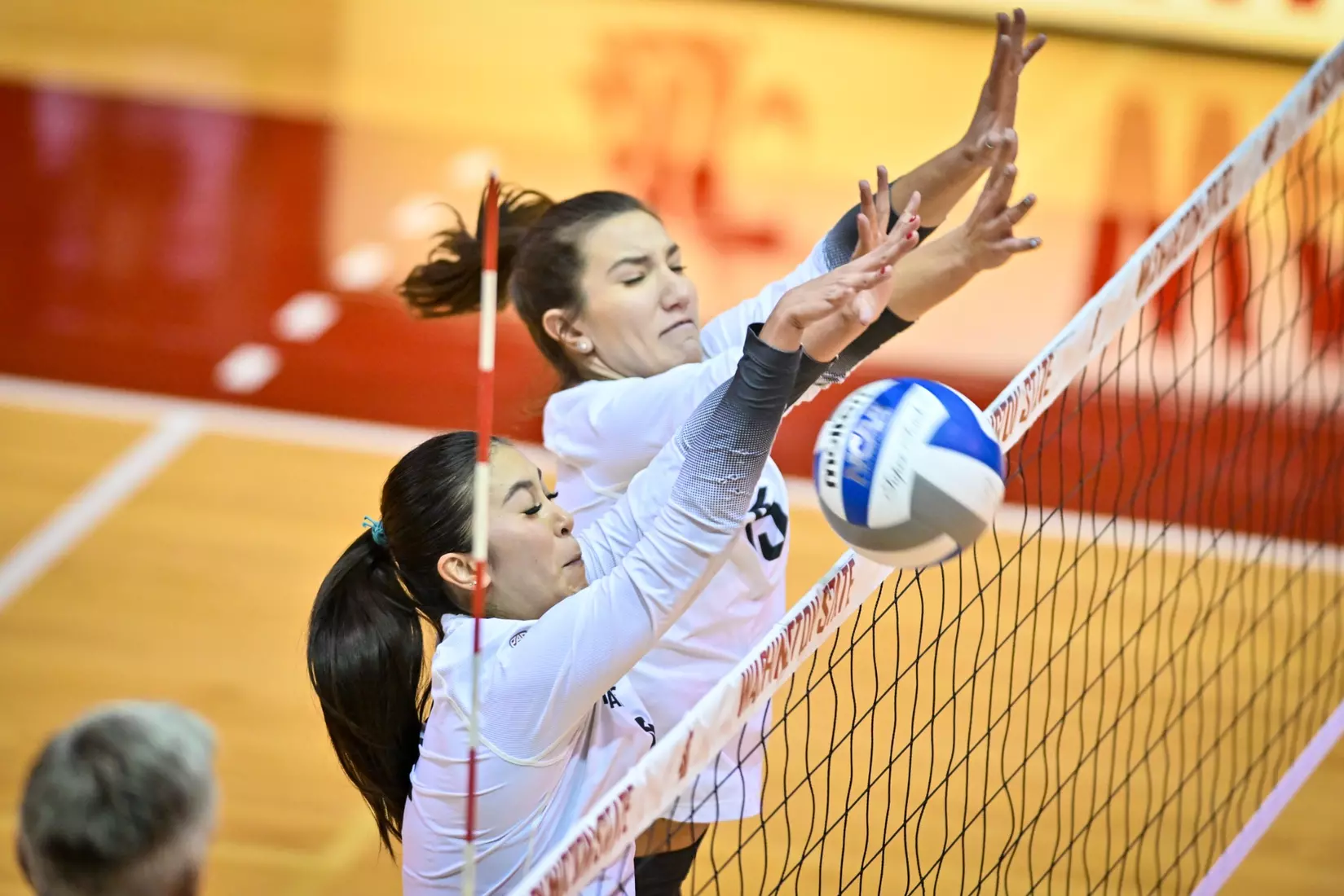 Washington State volleyball defeated Utah, 3-0 (25-20, 25-12, 25-18) on Friday, Nov. 18, 2022 in Bohler Gym.