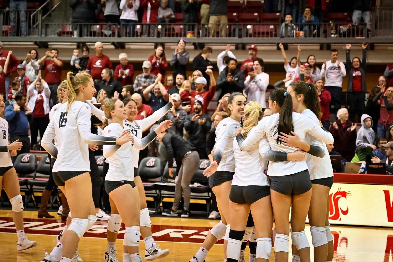Washington State volleyball defeated Utah, 3-0 (25-20, 25-12, 25-18) on Friday, Nov. 18, 2022 in Bohler Gym.