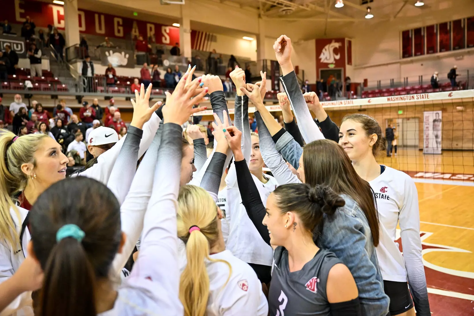 Washington State volleyball defeated Utah, 3-0 (25-20, 25-12, 25-18) on Friday, Nov. 18, 2022 in Bohler Gym.