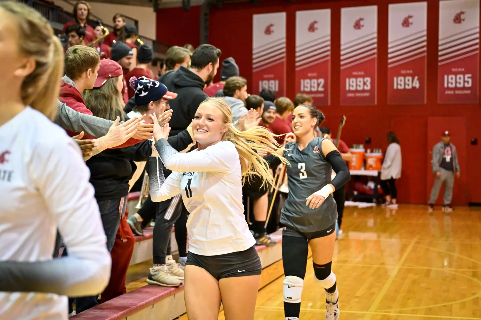 Washington State volleyball defeated Utah, 3-0 (25-20, 25-12, 25-18) on Friday, Nov. 18, 2022 in Bohler Gym.