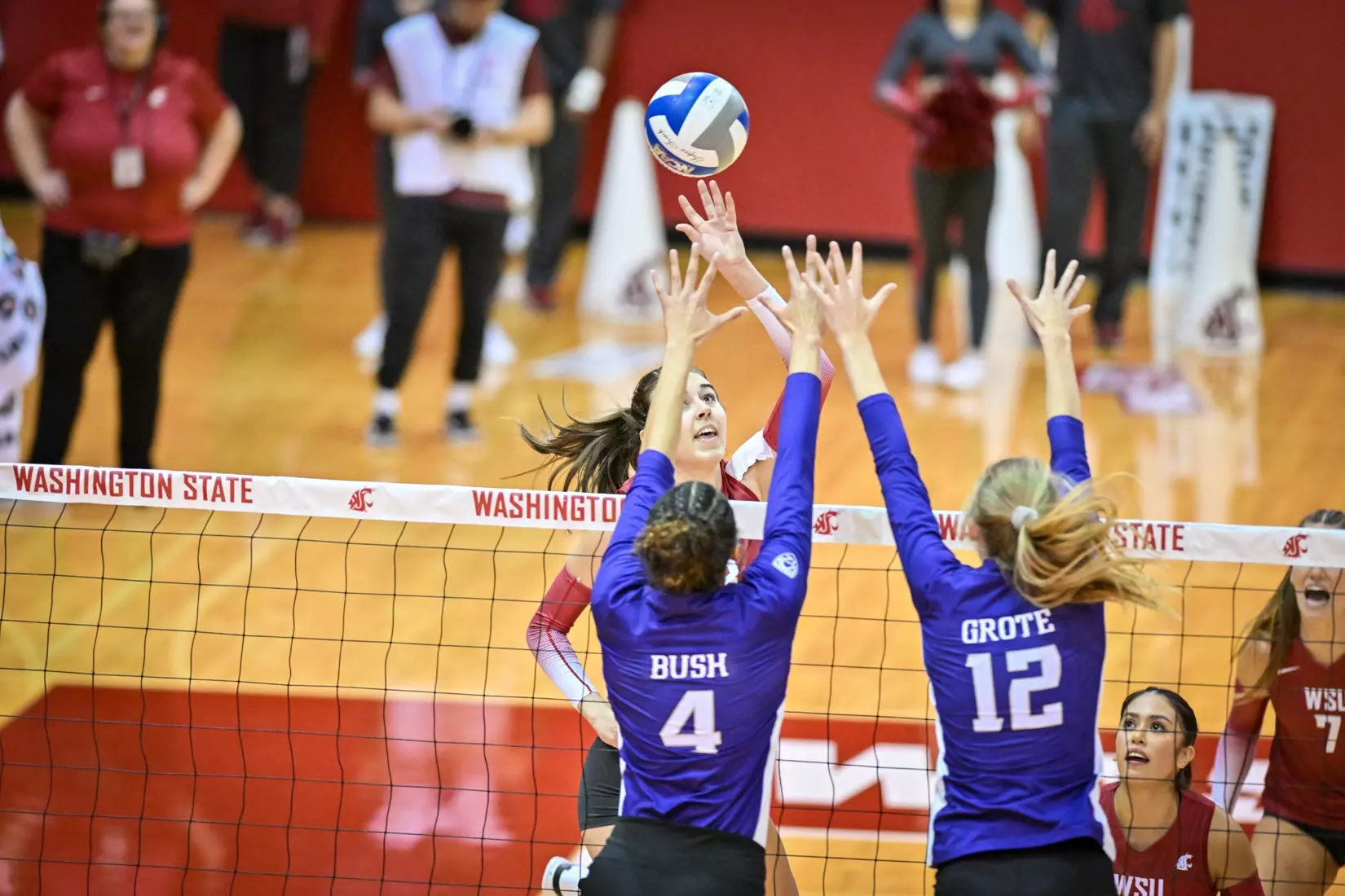 25th-ranked Washington State defeated 24th-ranked Washington, 3-0, on Friday, Nov. 25, 2022, in Bohler Gym.