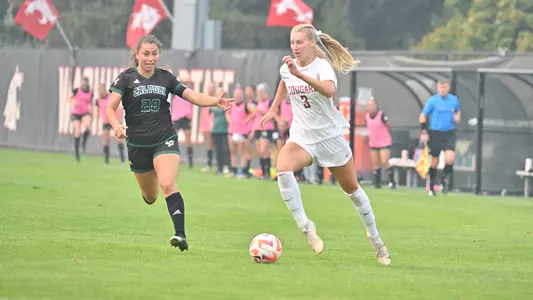 Sydney Studer dribbles through the midfield