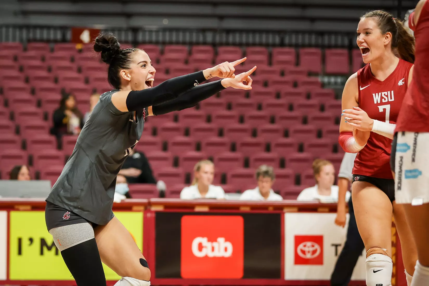 WSU volleyball fell in five sets to No. 22 Pepperdine at the University of Minnesota Diet Coke Classic.