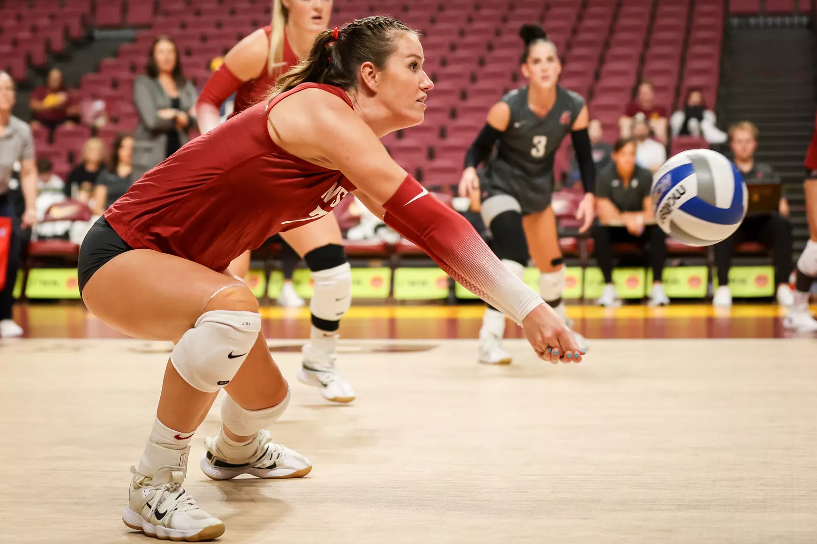 WSU volleyball fell in five sets to No. 22 Pepperdine at the University of Minnesota Diet Coke Classic.