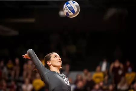 WSU volleyball fell, 3-1, at sixth-ranked Minnesota.