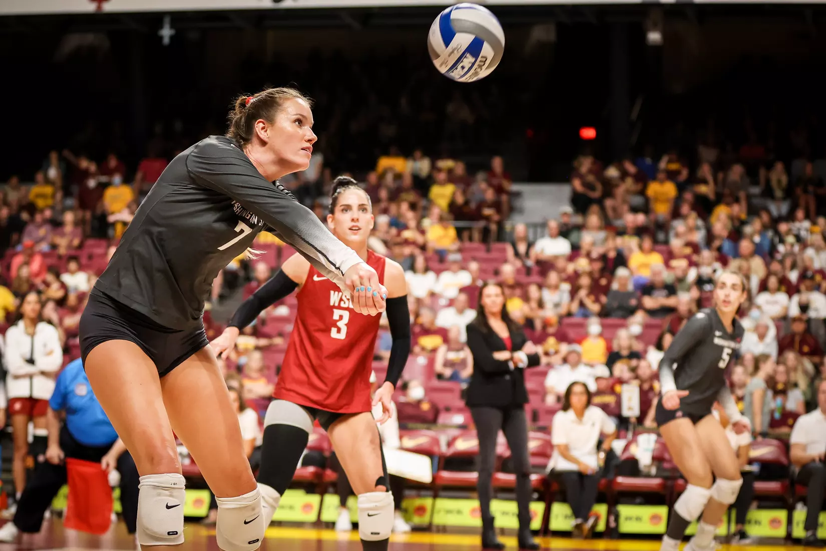 WSU volleyball fell, 3-1, at sixth-ranked Minnesota.
