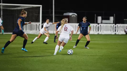 Lindsey Turner dribbles against San Diego, Sept. 28, 2024