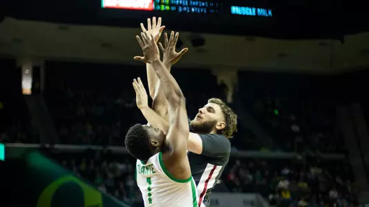 Oscar Cluff shoots over an Oregon defender, Feb. 10, 2024