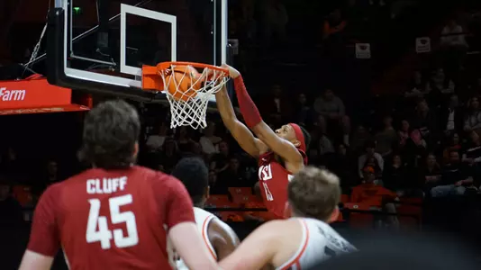 Isaac Jones throws down an alley oop in the win over Oregon State, Jan. 8, 2024