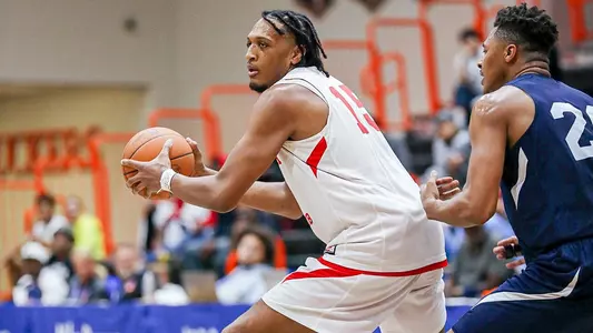 Isaac Jones participates in the 2024 Portsmouth Invitational Tournament